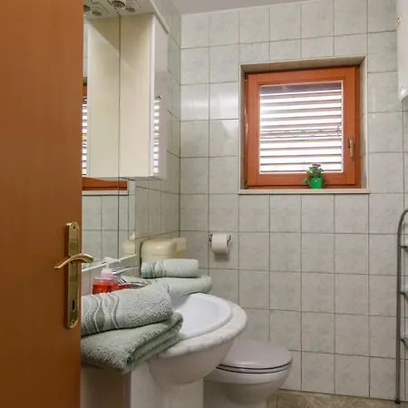 A 2 W Shared Pool And Balcony Near The * Seget Vranjica
