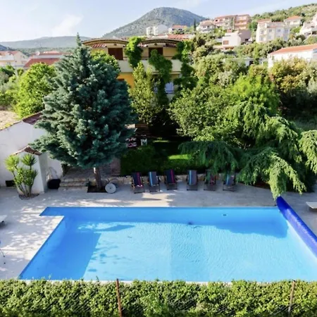 A 2 W Shared Pool And Balcony Near The *