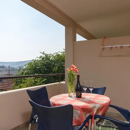 A 2 W Shared Pool And Balcony Near The * Seget Vranjica