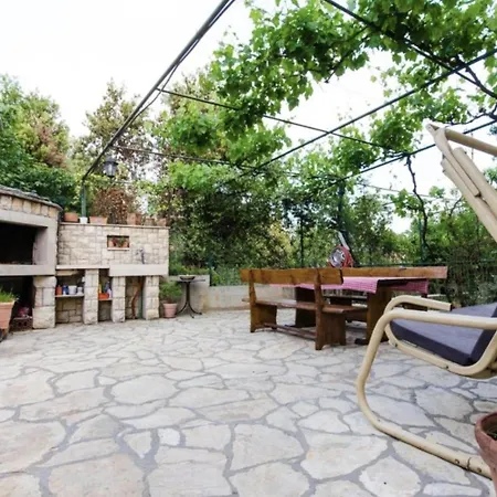 A 2 W Shared Pool And Balcony Near The Daire Seget Vranjica