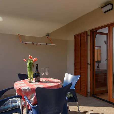 A 2 W Shared Pool And Balcony Near The Lejlighed Seget Vranjica
