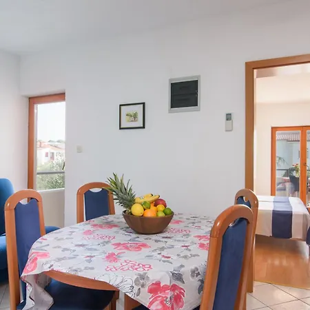 A 2 W Shared Pool And Balcony Near The * Seget Vranjica
