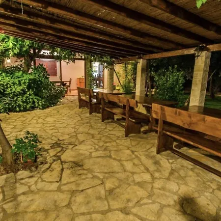A 2 W Shared Pool And Balcony Near The Apartment *
