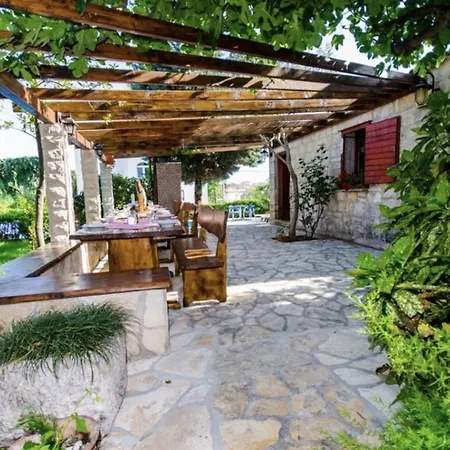 A 2 W Shared Pool And Balcony Near The