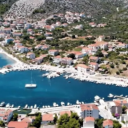 Daire A 2 W Shared Pool And Balcony Near The Seget Vranjica